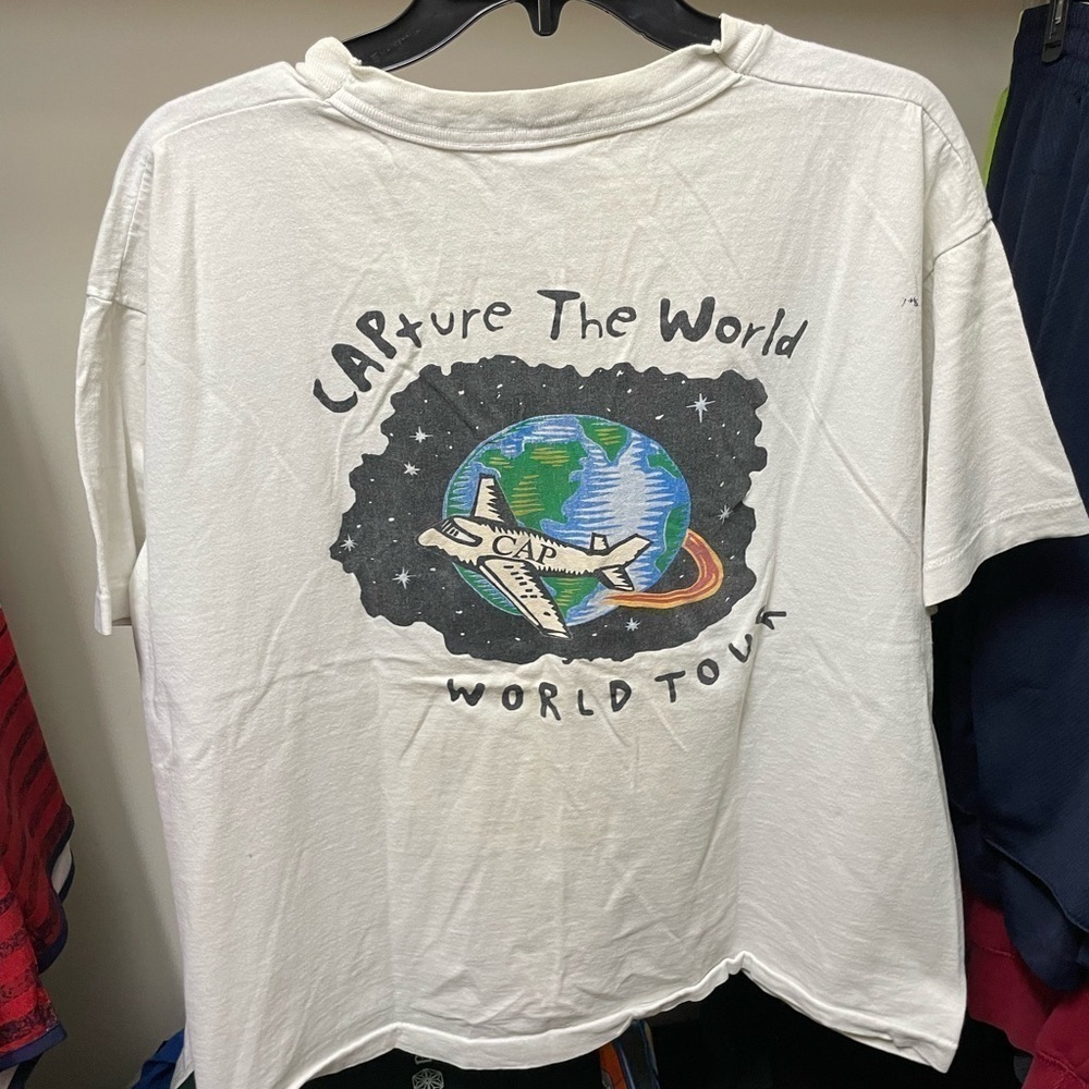 Vintage capture the world tour size large distressed tee men’s